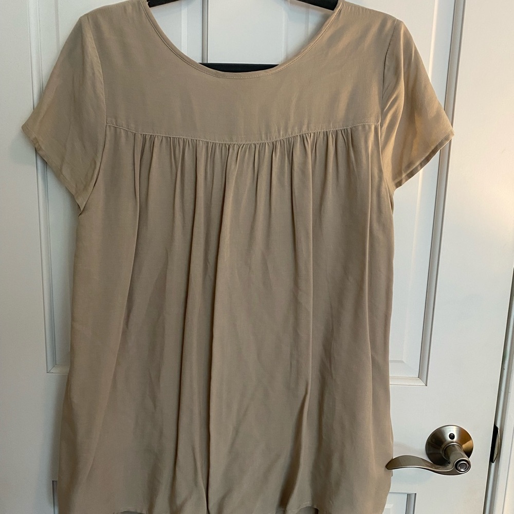 Matilda Jane beige layered flowy “Shadow Top”
